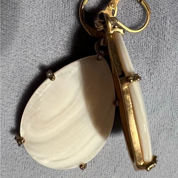 Large and light teardrop Mother of Pearl & Swarovski earrings - Picture 7 of 8